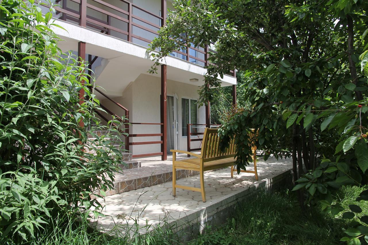 Guest House Leto Dolinka Exteriér fotografie